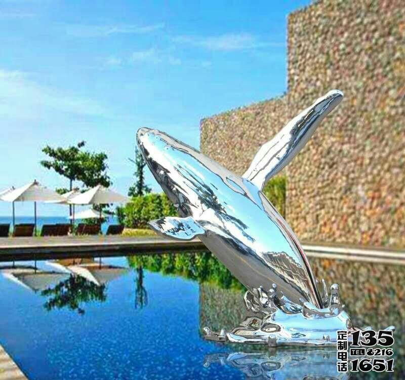 酒店擺放的跳躍的玻璃鋼鯨抽象魚(yú)雕塑