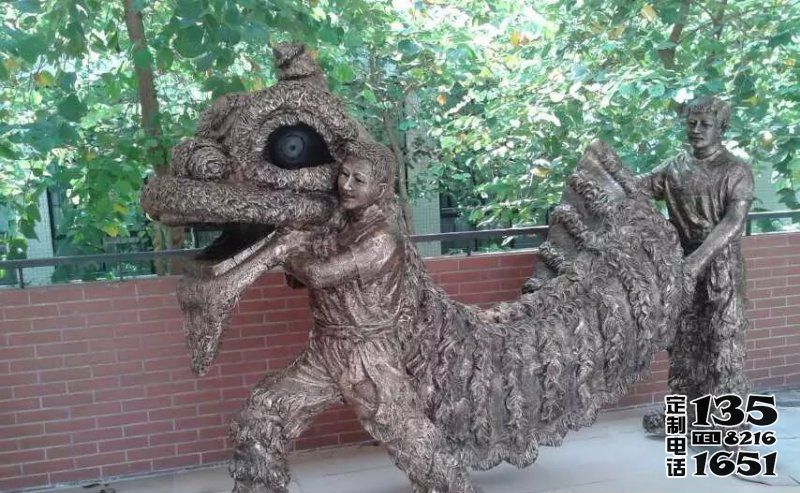 廣場(chǎng)舞獅景觀(guān)玻璃鋼仿銅雕塑