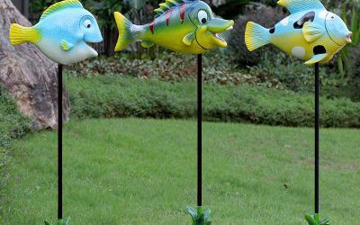 公園草坪玻璃鋼卡通彩繪小魚(yú)雕塑