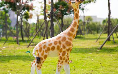 動(dòng)物園大型景觀仿真動(dòng)物長頸鹿雕塑